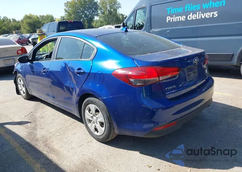 2017 Kia Forte Lx z USA, uszkodzony, nr VIN 3KPFK4A73HE110678